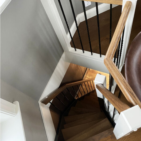 spartrappa - loft trappa - anktrappa - ek steg - öppen trappa - smides räcke - svart trappa - våningsräcke