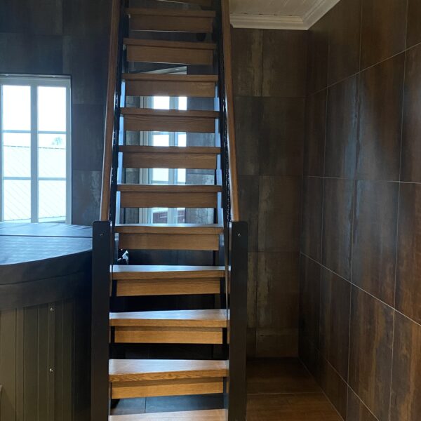 spartrappa - loft trappa - anktrappa - ek steg - öppen trappa - smides räcke - svart trappa